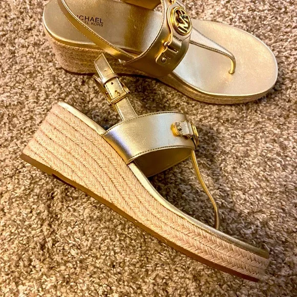 Michael Kors gold wedges size 8 like new - Picture 3 of 5